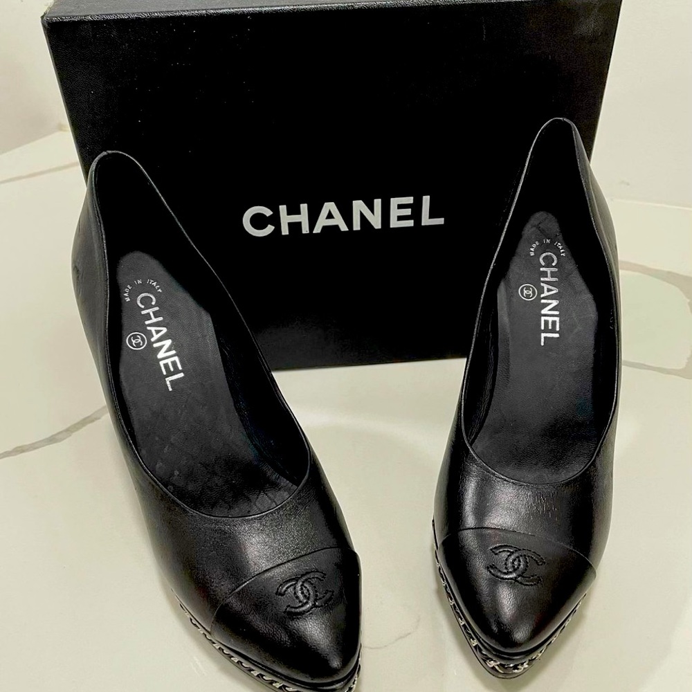 Chanel Pumps
